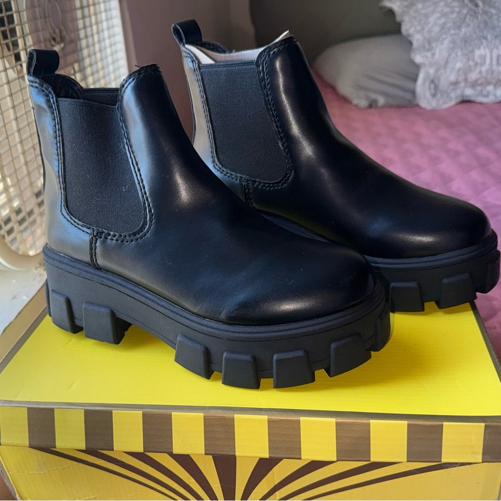 Circus by Sam Edelman Black Chunky Chelsea Booties